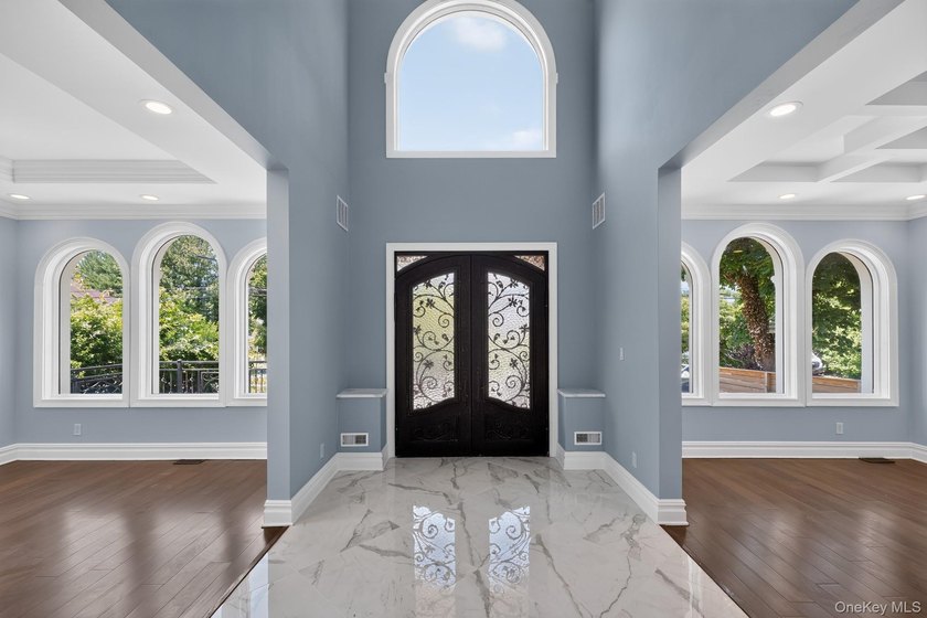 Video &amp; Pictures: Welcome to 25 Maple Grove Street, a stunning - photo 12