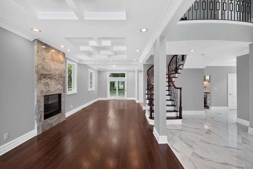 Video &amp; Pictures: Welcome to 25 Maple Grove Street, a stunning - photo 16
