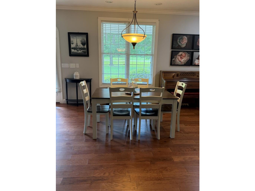 LOCATION, LOCATION, LOCATION! Highly desirable, friendly - photo 22