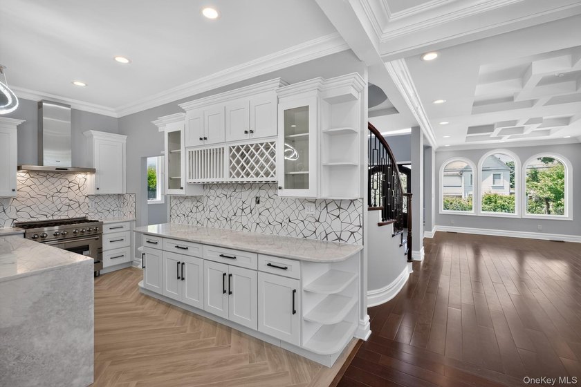 Video &amp; Pictures: Welcome to 25 Maple Grove Street, a stunning - photo 23