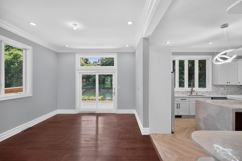 Video &amp; Pictures: Welcome to 25 Maple Grove Street, a stunning - photo 26