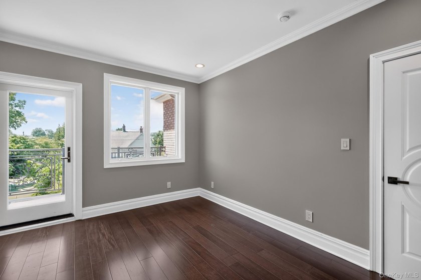 Video &amp; Pictures: Welcome to 25 Maple Grove Street, a stunning - photo 31