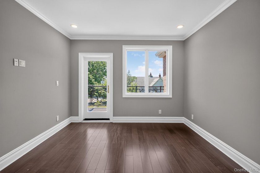 Video &amp; Pictures: Welcome to 25 Maple Grove Street, a stunning - photo 33