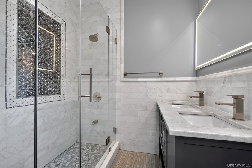 Video &amp; Pictures: Welcome to 25 Maple Grove Street, a stunning - photo 36