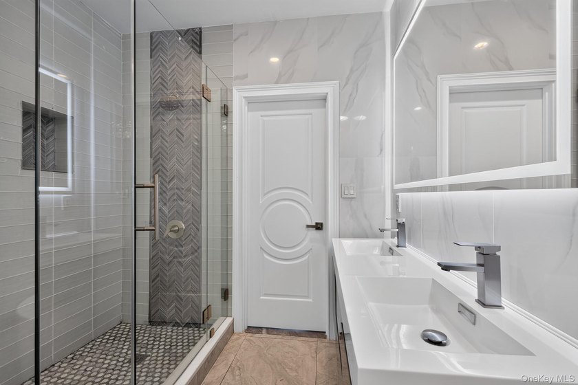 Video &amp; Pictures: Welcome to 25 Maple Grove Street, a stunning - photo 37