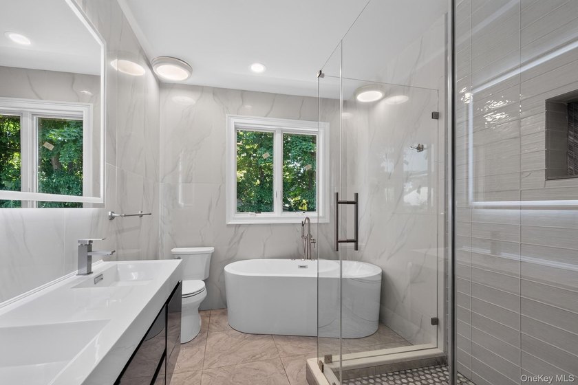 Video &amp; Pictures: Welcome to 25 Maple Grove Street, a stunning - photo 39