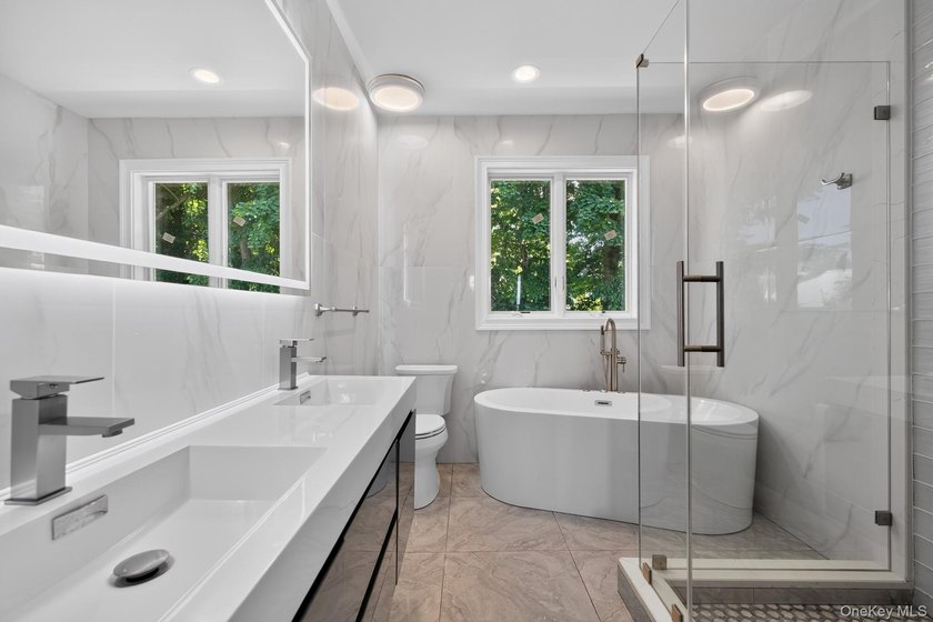 Video &amp; Pictures: Welcome to 25 Maple Grove Street, a stunning - photo 40