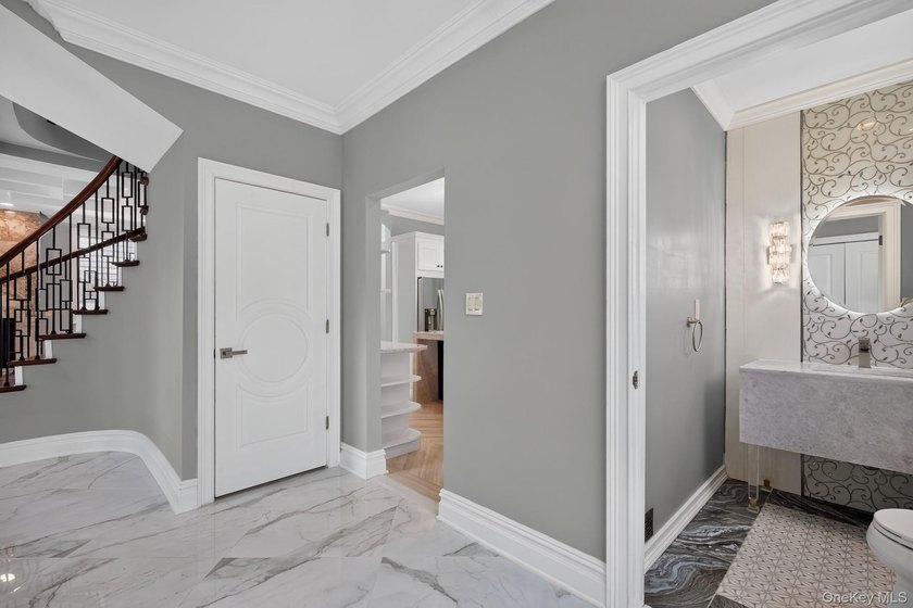 Video &amp; Pictures: Welcome to 25 Maple Grove Street, a stunning - photo 44