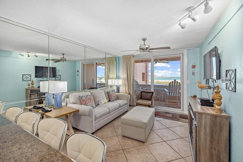 Jetty East is a Gated 6-story midrise with under building - photo 4