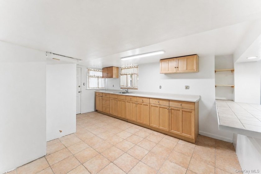 Opportunity knocks in the Pelham Bay section of the Bronx! This - photo 23