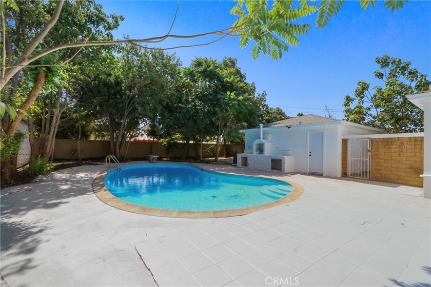 Beautifully remodeled 4-bedroom, 2-bath home in the heart of - photo 25