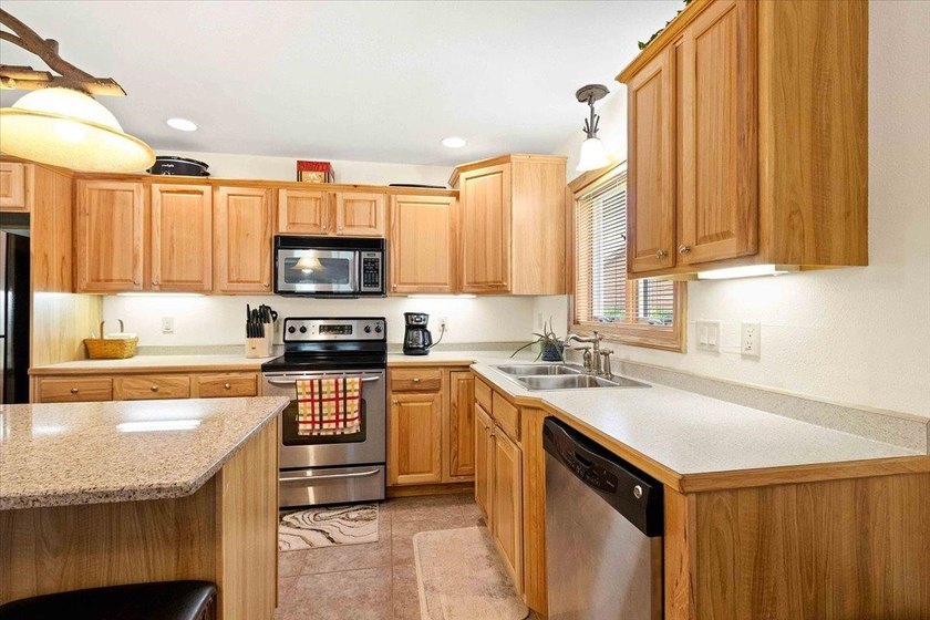 CASTLE ROCK LAKE RETREAT!! Spectacular Golf Course views are - photo 13