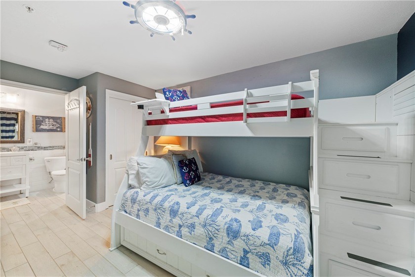 BEACHFRONT BEAUTY! Fabulously updated, this spacious 3-bedroom - photo 5