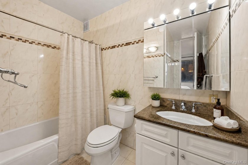 Welcome to Apartment 12E at 300 East 40th Street in The - photo 5