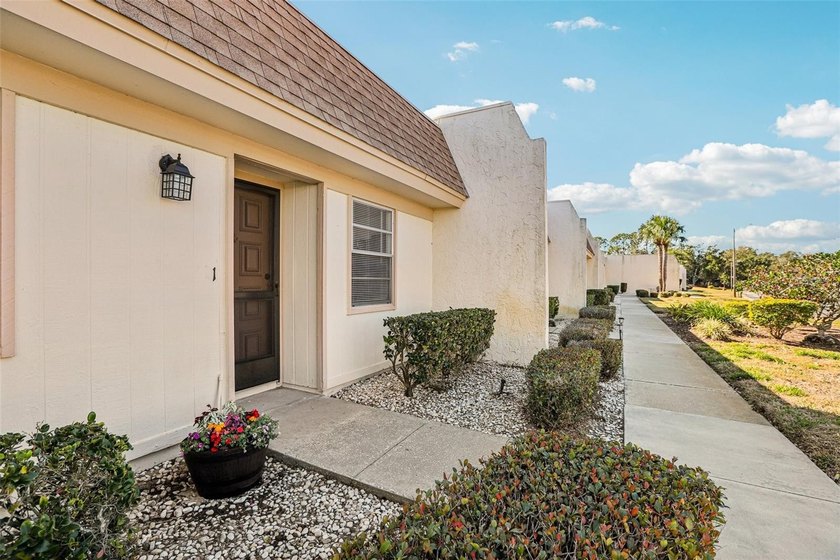 Welcome home to this beautifully renovated 2-bedroom, 1.5-bath - photo 6