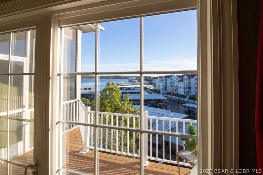 Upscale waterfont villa with room for everyone can now be yours! - photo 13