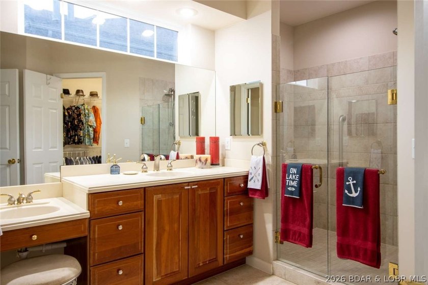 Upscale waterfont villa with room for everyone can now be yours! - photo 14