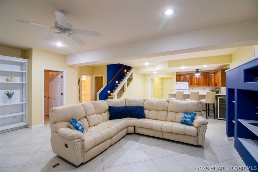 Upscale waterfont villa with room for everyone can now be yours! - photo 15