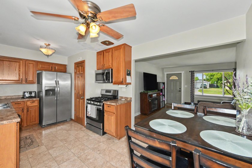 Charming ranch house with all of those special features you're - photo 8