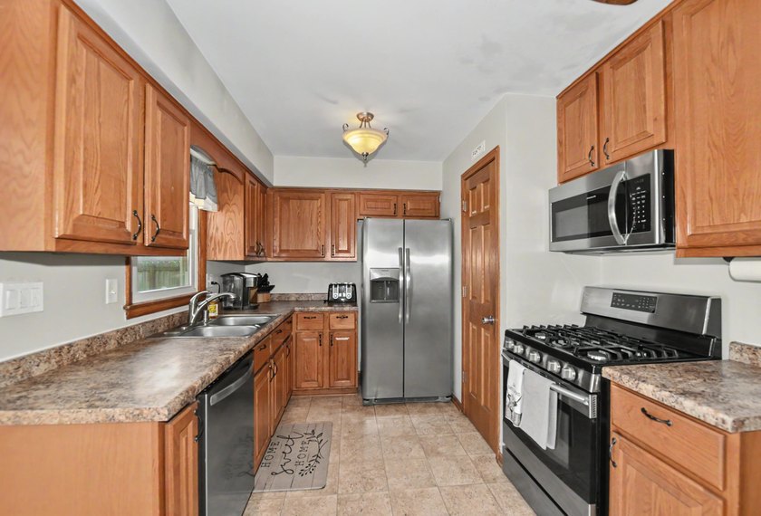 Charming ranch house with all of those special features you're - photo 9