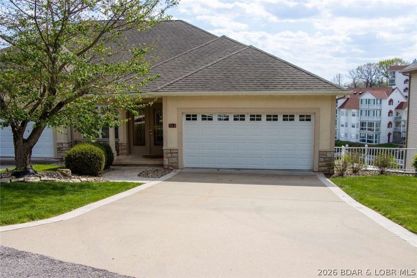 Upscale waterfont villa with room for everyone can now be yours! - photo 23