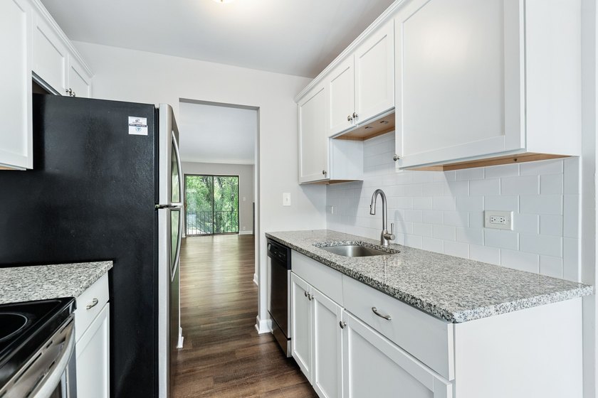 *** Beautifully updated third-floor end unit offering privacy - photo 3