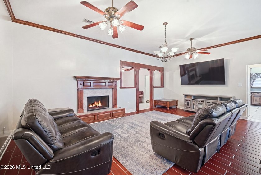 Welcome to this spacious 5-bedroom, 3.5 bath two story brick - photo 18