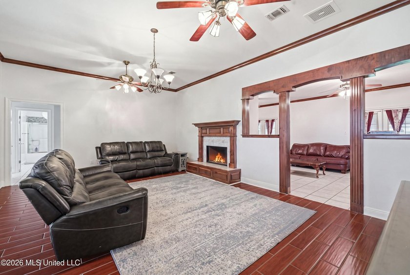Welcome to this spacious 5-bedroom, 3.5 bath two story brick - photo 19