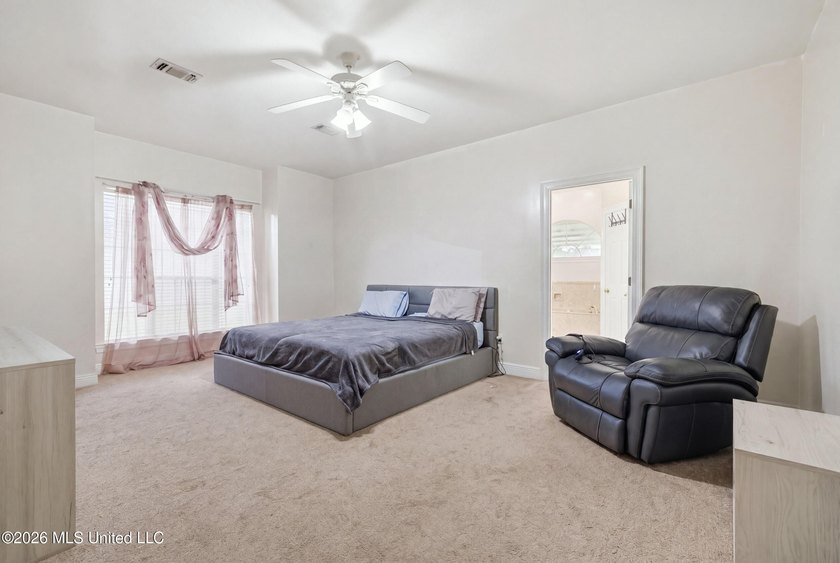 Welcome to this spacious 5-bedroom, 3.5 bath two story brick - photo 27