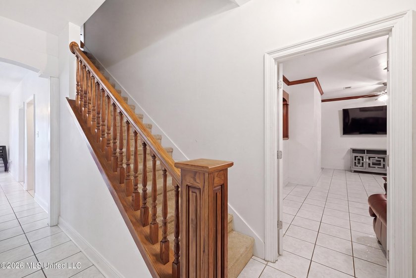 Welcome to this spacious 5-bedroom, 3.5 bath two story brick - photo 30