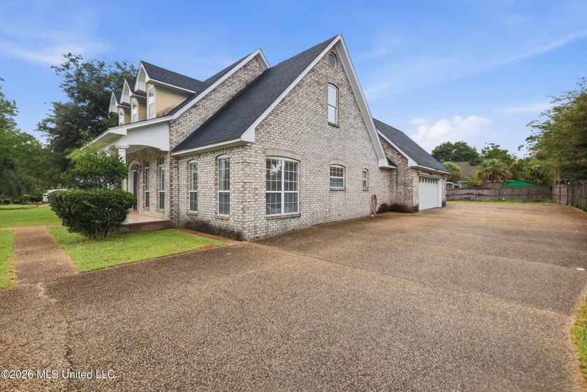 Welcome to this spacious 5-bedroom, 3.5 bath two story brick - photo 50