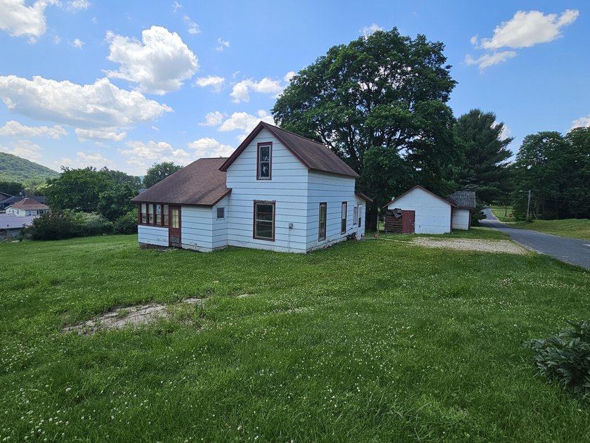 Here is a great investment opportunity on a spacious corner lot - photo 2