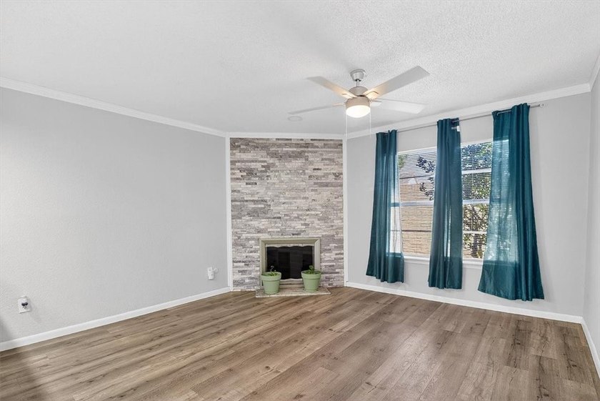 Pretty end unit offering extra privacy. Overlooks the old - photo 2