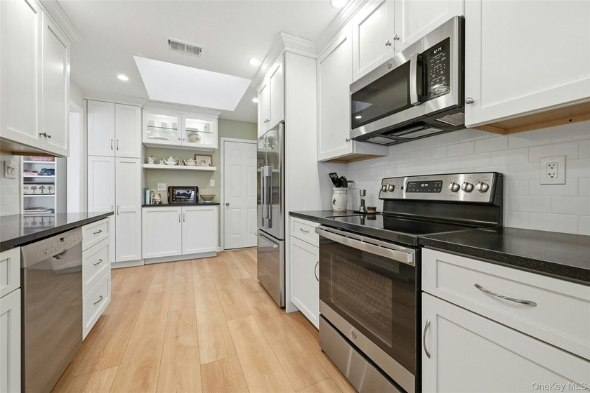 Enjoy maintenance-free luxury in the highly desirable Fairfield - photo 13