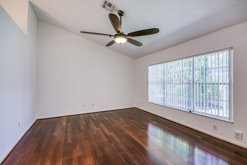 Manicured landscaping and soaring vaulted ceilings welcome you - photo 13