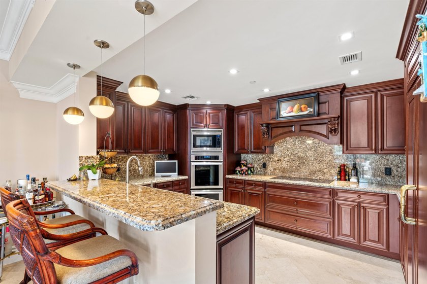 Welcome to this sophisticated two-bedroom, two-and-a-half-bath - photo 14