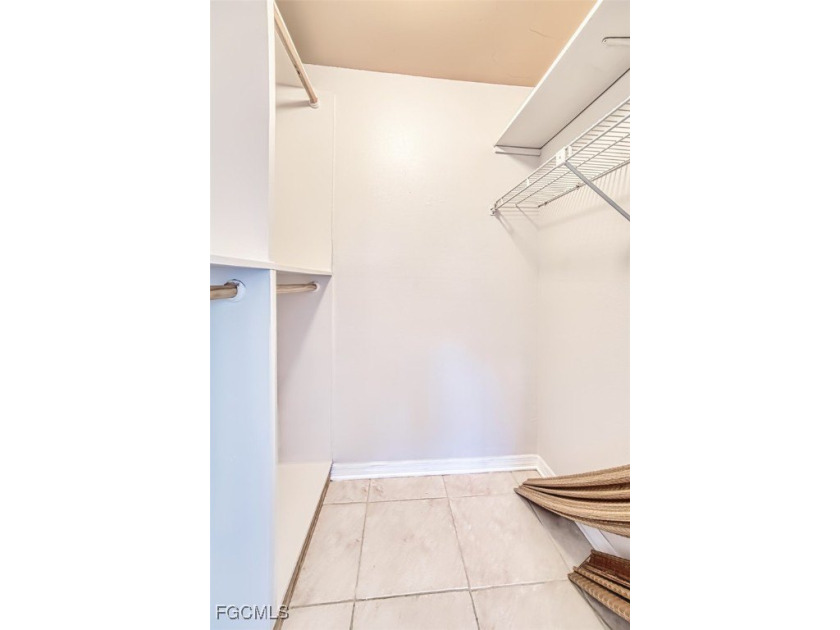 Nicely refreshed first floor condominium. Features new paint and - photo 18