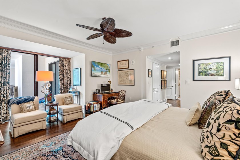 Welcome to this sophisticated two-bedroom, two-and-a-half-bath - photo 20