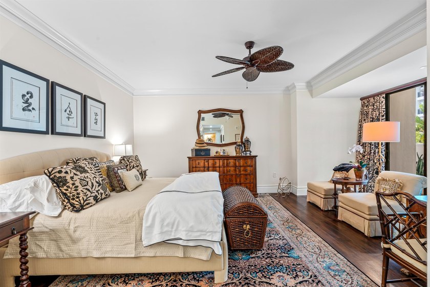 Welcome to this sophisticated two-bedroom, two-and-a-half-bath - photo 21