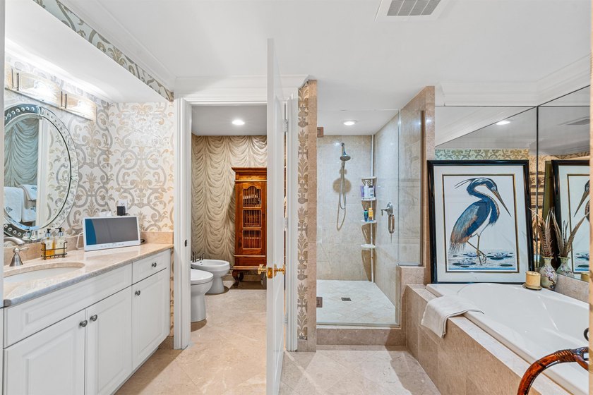 Welcome to this sophisticated two-bedroom, two-and-a-half-bath - photo 22