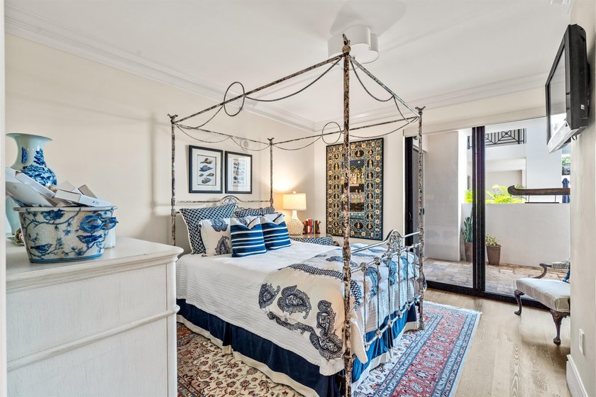 Welcome to this sophisticated two-bedroom, two-and-a-half-bath - photo 25