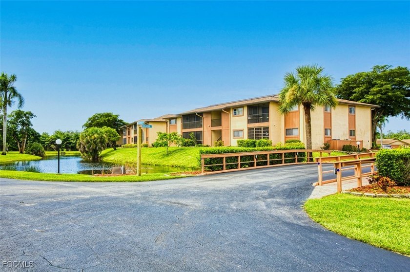 Nicely refreshed first floor condominium. Features new paint and - photo 26