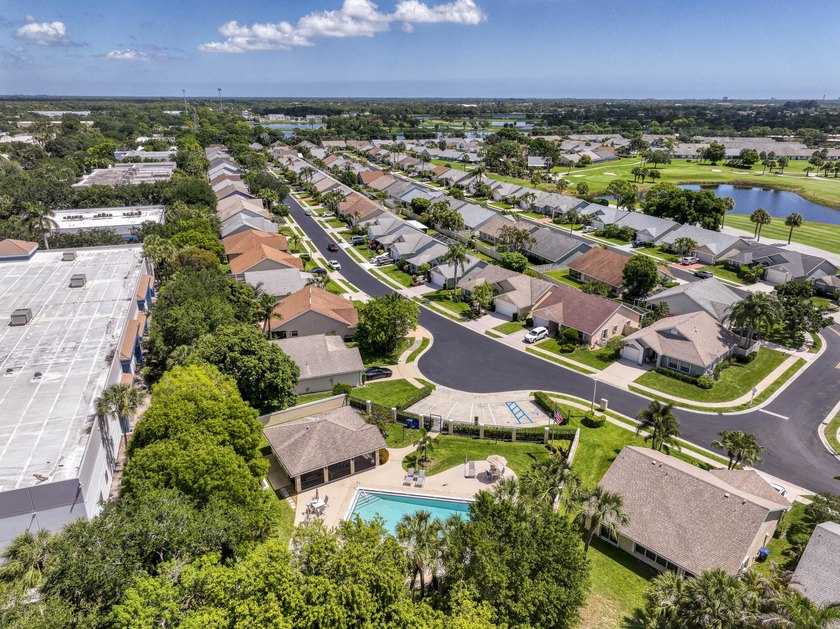 Manicured landscaping and soaring vaulted ceilings welcome you - photo 33