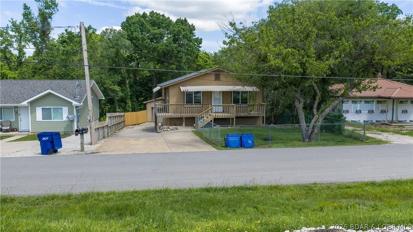 Completely remodeled and move-in ready, this in-town home offers - photo 36