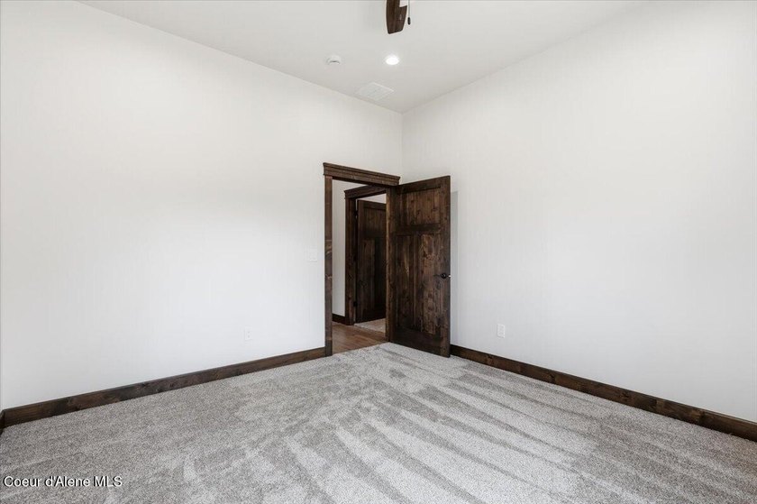 Luxury New Construction on 5 Private Wooded Acres! This - photo 38