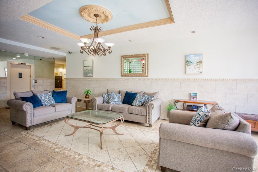 Welcome home to this Junior-4 converted to a two-bedroom - photo 2
