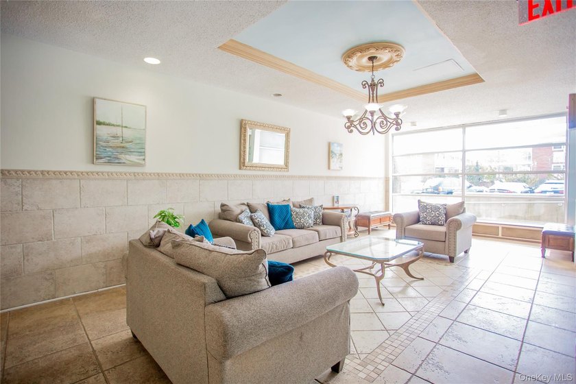 Welcome home to this Junior-4 converted to a two-bedroom - photo 3
