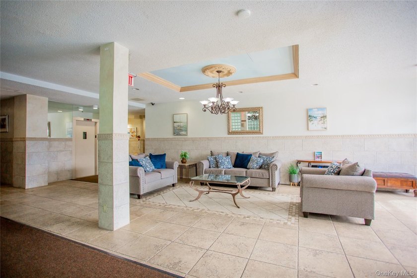 Welcome home to this Junior-4 converted to a two-bedroom - photo 4