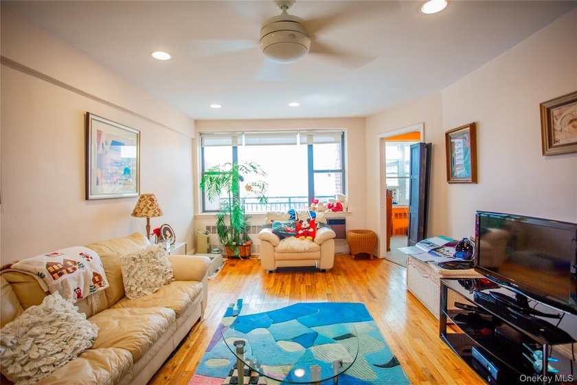 Welcome home to this Junior-4 converted to a two-bedroom - photo 6