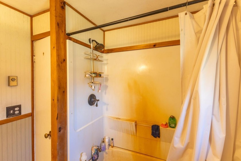 Welcome to this inviting 3-bedroom, 1-bathroom ranch-style home - photo 21